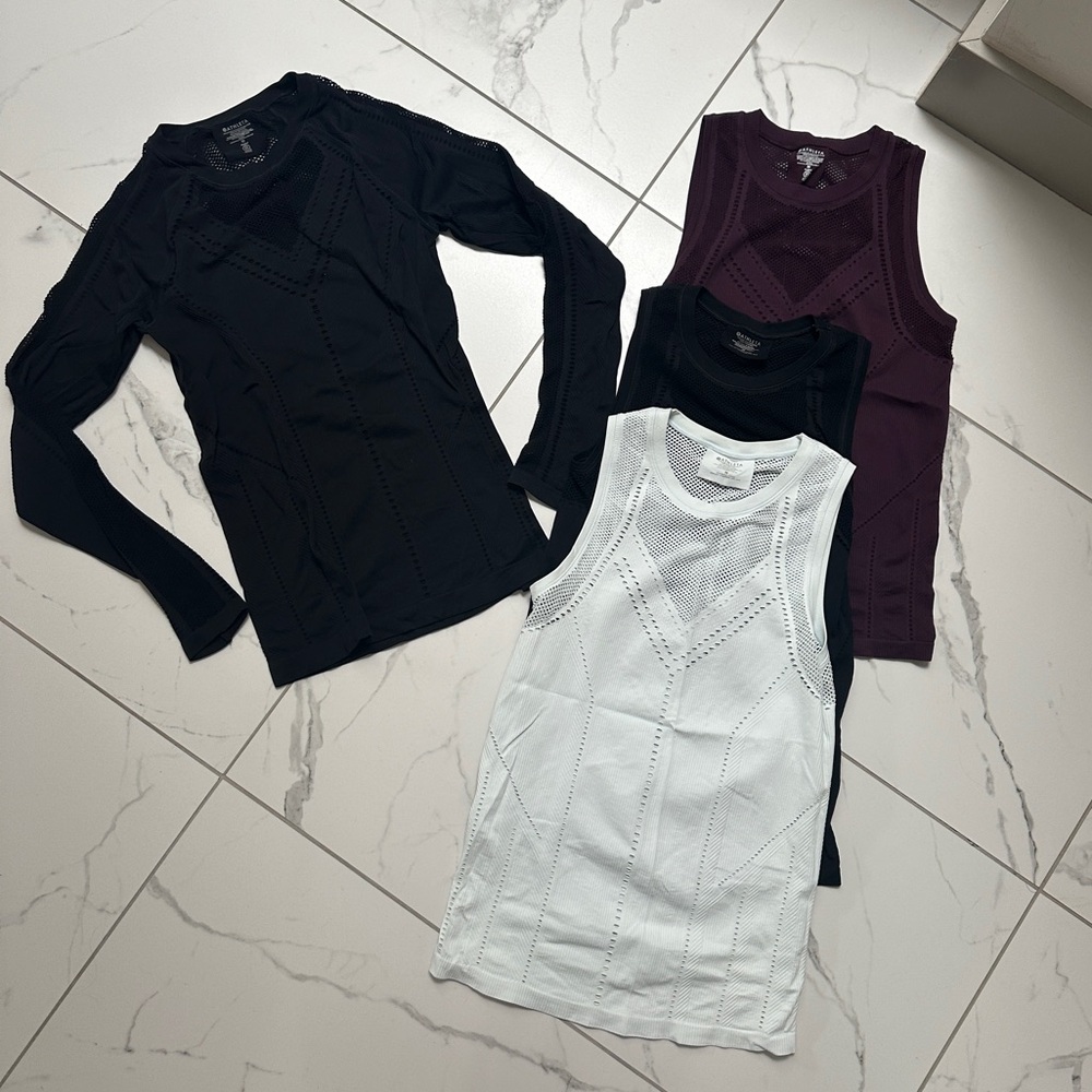 ATHLETA package (will not seperate)
Size Medium